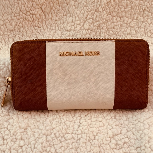 MK Striped Continental Wallet - Picture 2 of 8